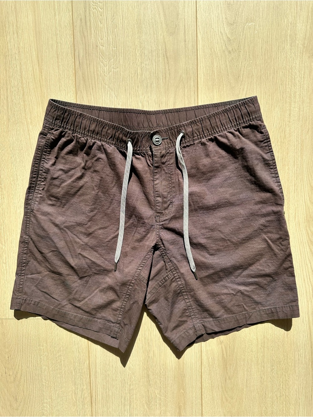 Men's Vuori Ripstop Cargo Shorts in Brown